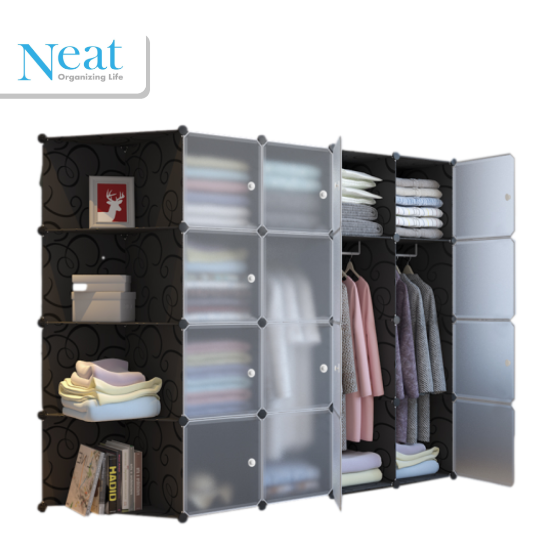 ארון אחסון מודולרי המשלב 3 תאי תלייה. 7 תאי אחסון ו-4 מדפי אחסון פתוחים